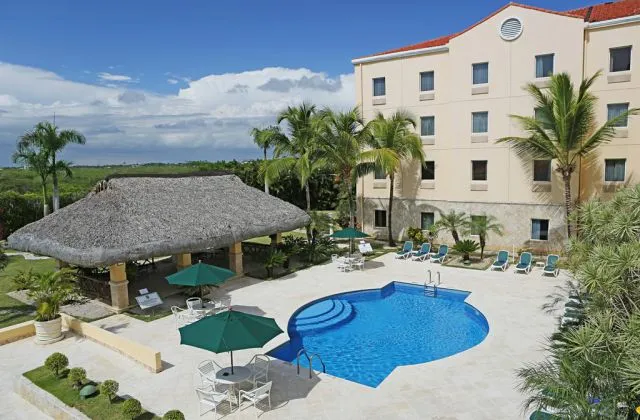 Hotel Quality Real Aeropuerto Santo Domingo pool